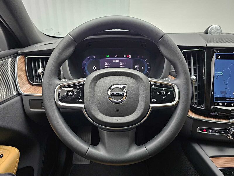 Volvo  Ultimate, B5 AWD mild hybrid, 가솔린, Bright