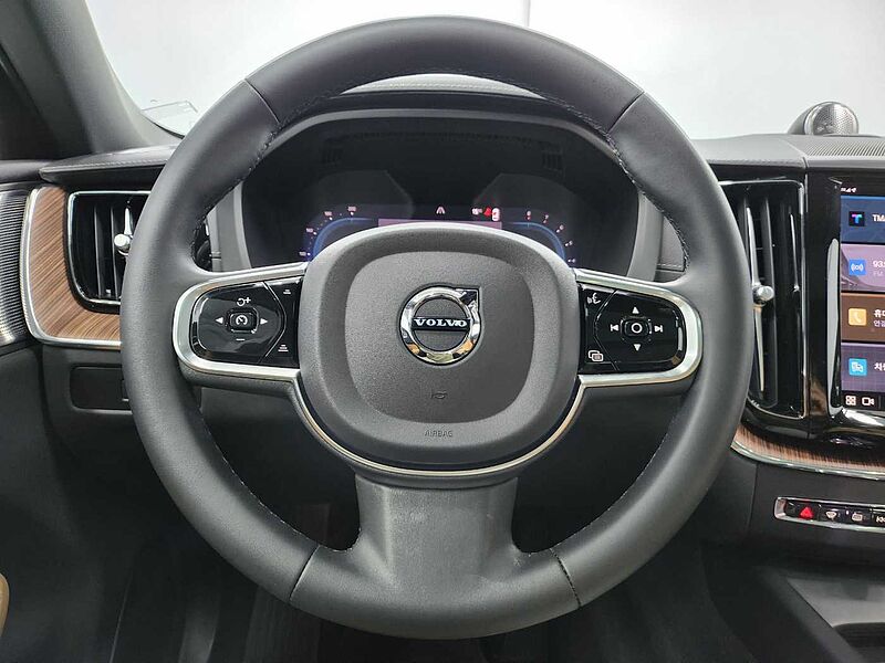 Volvo  Ultimate, B6 AWD mild hybrid, 가솔린, Bright