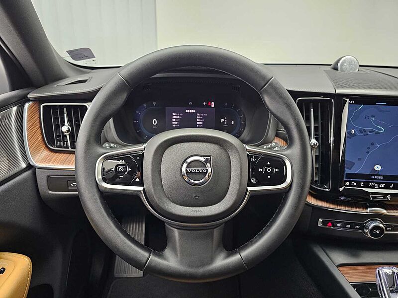 Volvo  Ultimate, B6 AWD mild hybrid, 가솔린, Bright