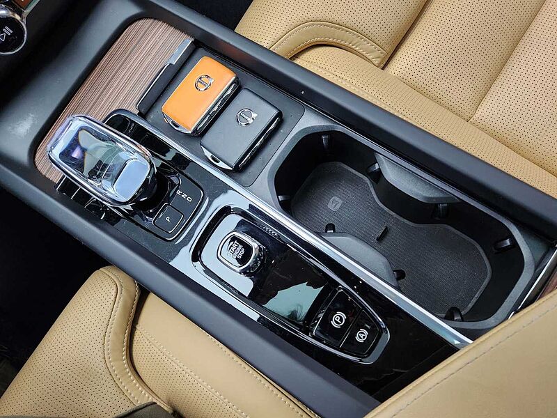 Volvo  Ultimate, B6 AWD mild hybrid, 가솔린, Bright