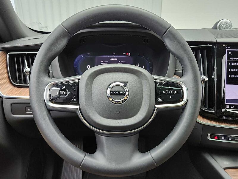 Volvo  Ultimate, B6 AWD mild hybrid, 가솔린, Bright