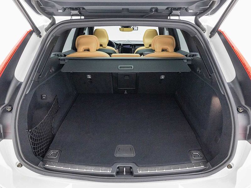 Volvo Ultra, T8 AWD 플러그-인 하이브리드, 전기/가솔린, 브라이트