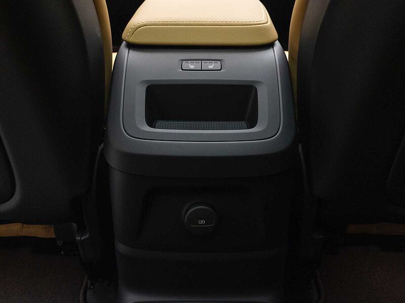 Volvo  Ultra, T8 AWD 플러그-인 하이브리드, 전기/가솔린, 브라이트