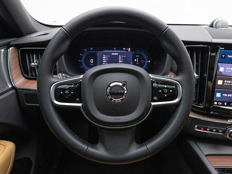 Volvo  Ultra, T8 AWD 플러그-인 하이브리드, 전기/가솔린, 브라이트