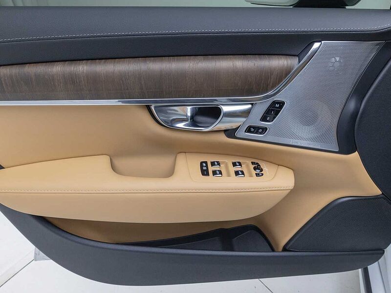 Volvo Ultimate, B5 마일드 하이브리드, 가솔린, 브라이트