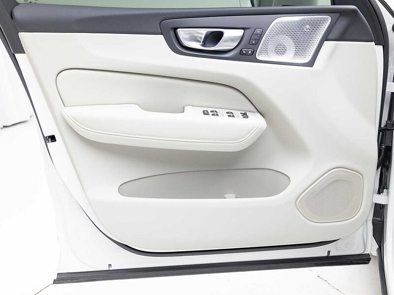 Volvo  Ultra, T8 AWD 플러그-인 하이브리드, 전기/가솔린, 브라이트