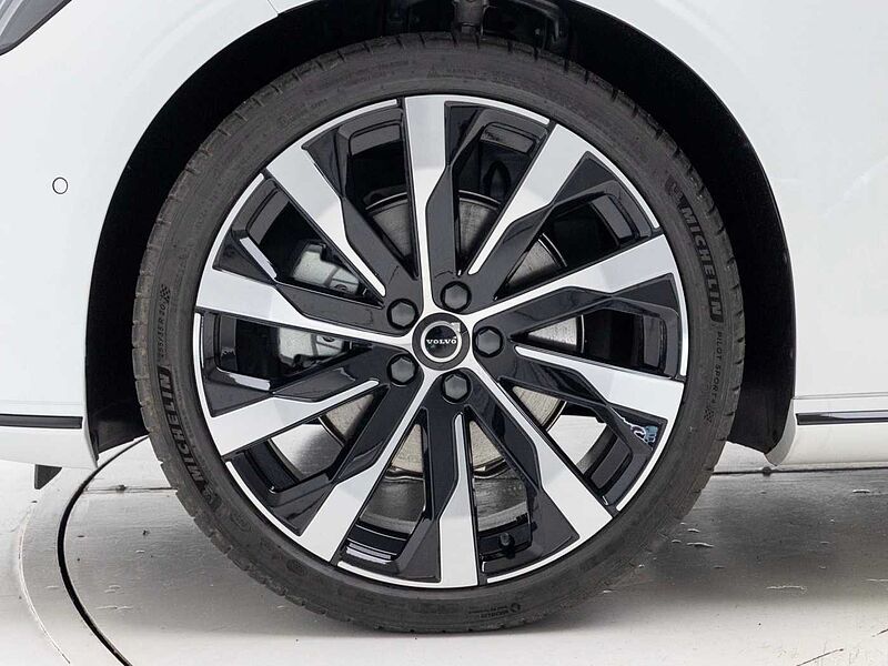 Volvo  Ultra, B5 마일드 하이브리드, 가솔린, 다크