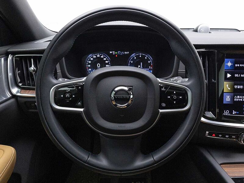 Volvo  Pro, B5 AWD mild hybrid