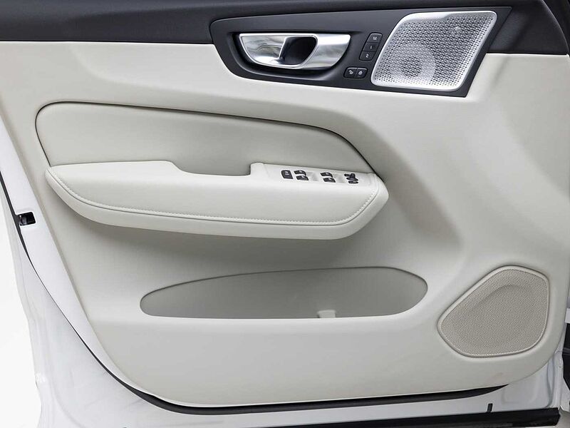 Volvo Ultra, T8 AWD 플러그-인 하이브리드, 전기/가솔린, 브라이트