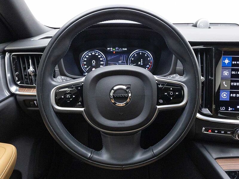 Volvo Pro, B5 AWD mild hybrid