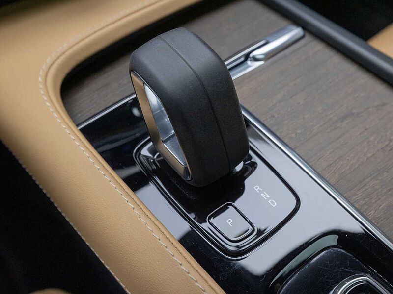 Volvo  Pro, B5 AWD mild hybrid