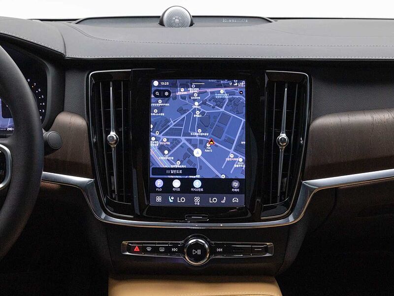 Volvo  Ultimate, B6 AWD mild hybrid, 가솔린, Bright