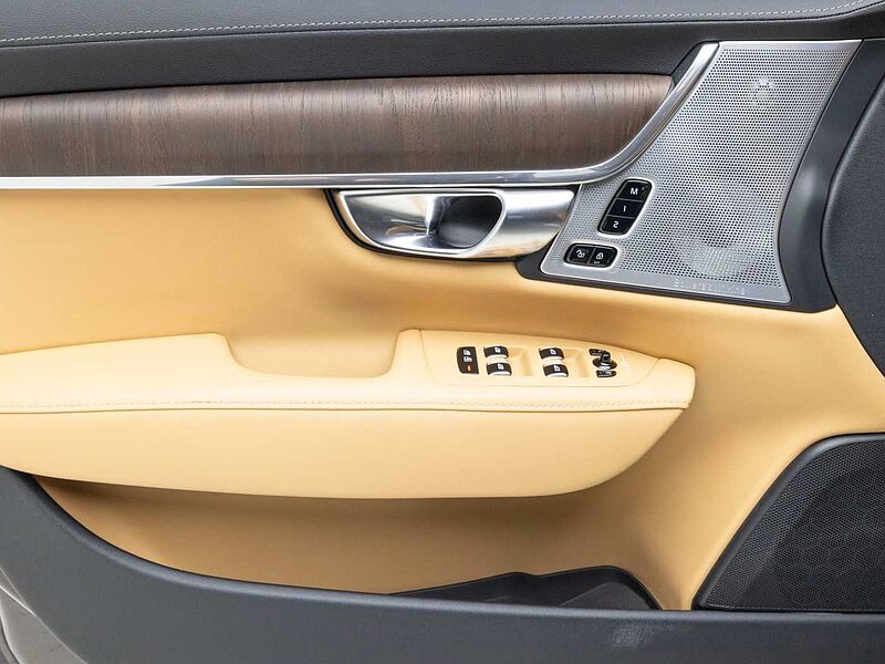 Volvo  Ultimate, B6 AWD mild hybrid, 가솔린, Bright