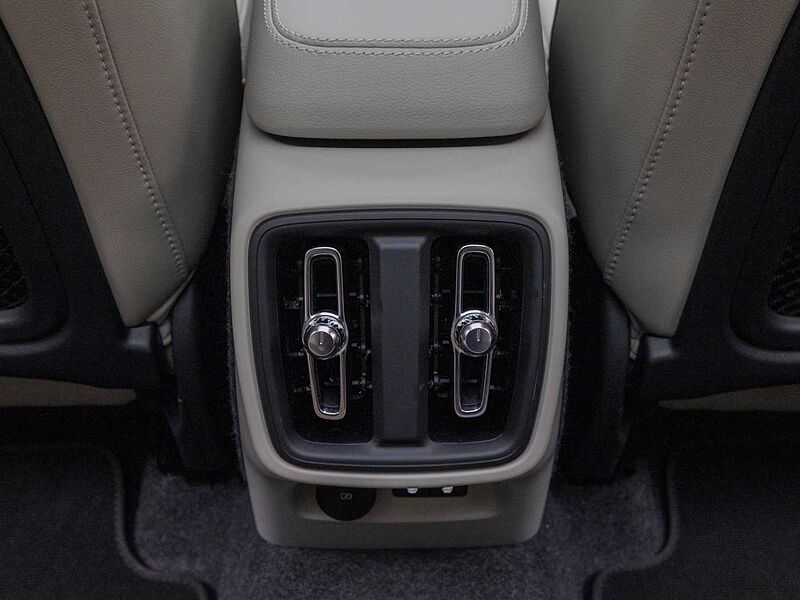 Volvo Ultra, B4 AWD 마일드 하이브리드, 가솔린, 브라이트