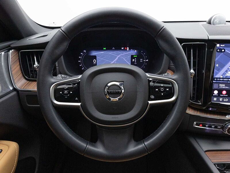 Volvo Ultra, T8 AWD 플러그-인 하이브리드, 전기/가솔린, 브라이트