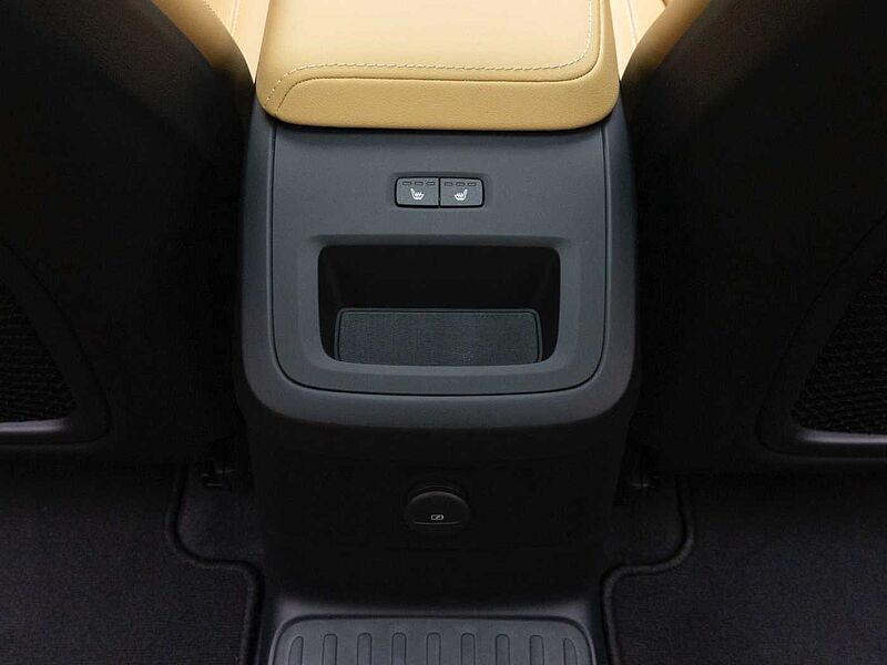 Volvo Ultra, T8 AWD 플러그-인 하이브리드, 전기/가솔린, 브라이트