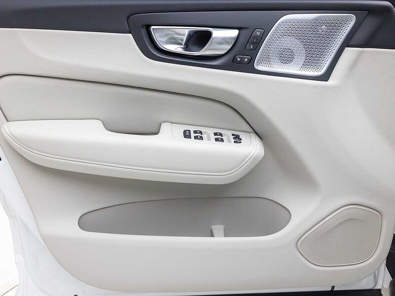 Volvo  Ultra, T8 AWD 플러그-인 하이브리드, 전기/가솔린, 브라이트