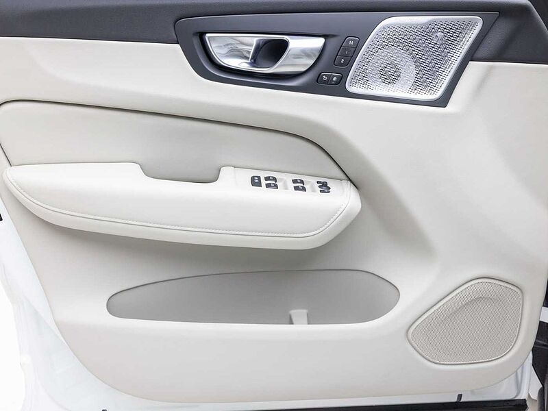 Volvo Ultra, T8 AWD 플러그-인 하이브리드, 전기/가솔린, 브라이트