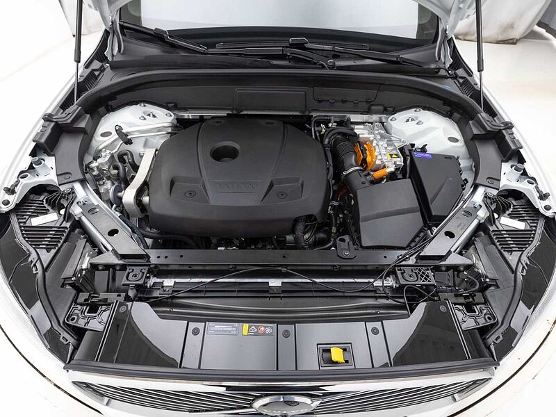 Volvo Ultra, T8 AWD 플러그-인 하이브리드, 전기/가솔린, 브라이트