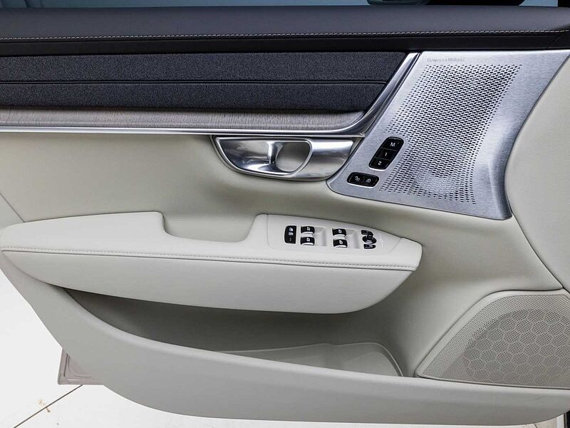 Volvo  Ultra, T8 AWD 플러그-인 하이브리드, 전기/가솔린, 브라이트