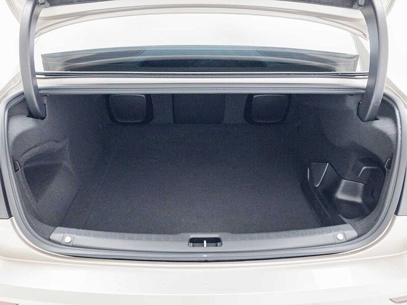 Volvo  Ultra, T8 AWD 플러그-인 하이브리드, 전기/가솔린, 브라이트